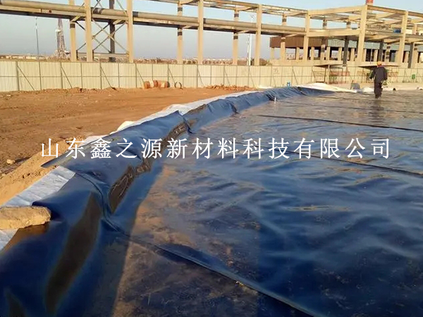 化工油罐區(qū)為何鋪設hdpe防滲土工膜？
