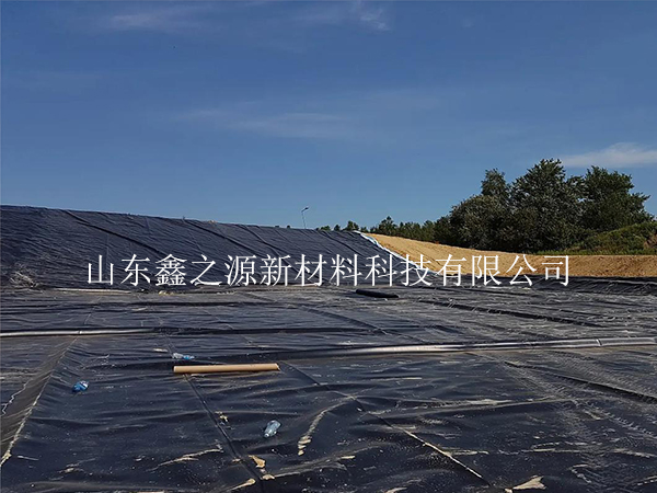 養(yǎng)殖新紀(jì)元：防滲膜覆土的綠色妙用，繪就生態(tài)養(yǎng)殖新畫卷