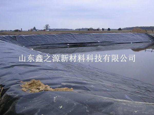 養(yǎng)殖防滲膜施工固定新法：簡(jiǎn)約高效，守護(hù)生態(tài)養(yǎng)殖