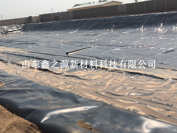 沼氣池建設(shè)：為何選擇黑色HDPE土工膜？